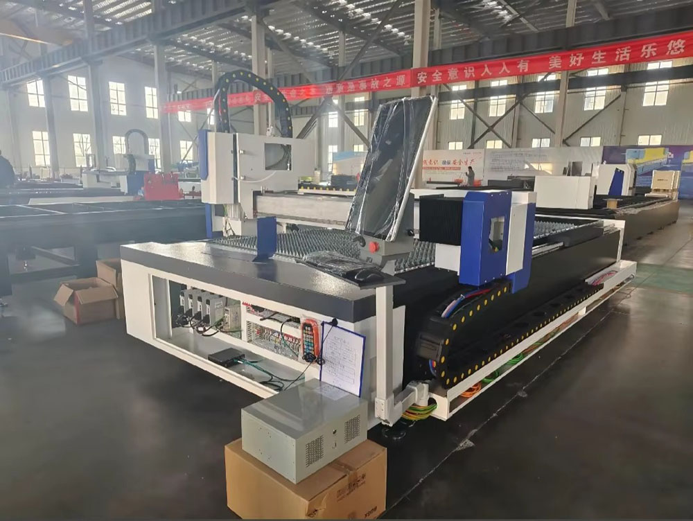 Industrial 3000W CNC Fiber Las - Industrial Laser Cutter For Metal ulasan dan harga